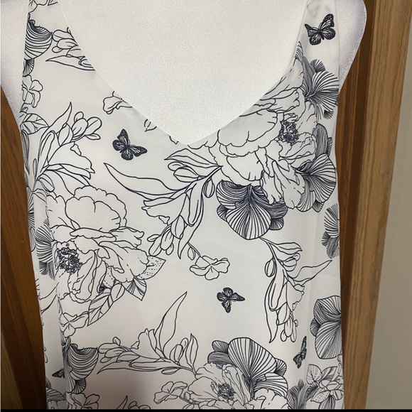 Cute double line dressy tank top - Picture 2 of 5